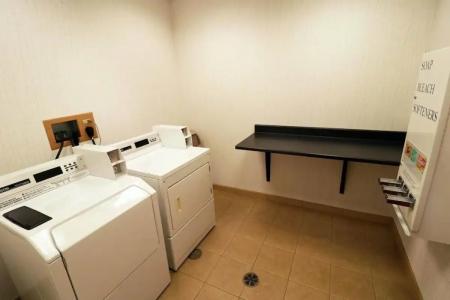Fairfield Inn & Suites Airport - 54