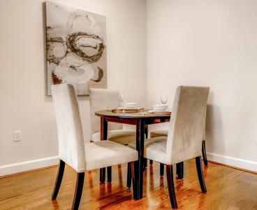 Global Luxury Suites Downtown - 9