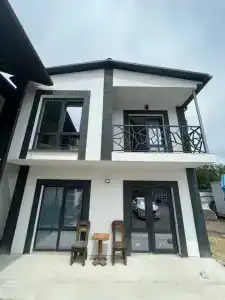 White houses - 13
