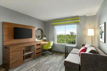 Hampton Inn & Suites Fort Lauderdale Airport - 10