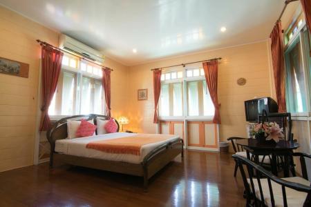 Samsen Sam Place - 89