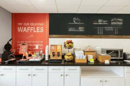 Hampton Inn & Suites Fort Lauderdale Airport - 13