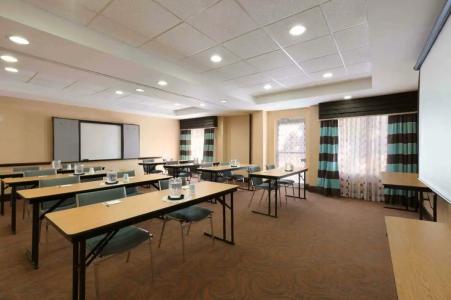 Hampton Inn & Suites Fort Lauderdale Airport - 21