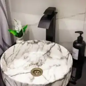 на Новомосковской, 14 - 85