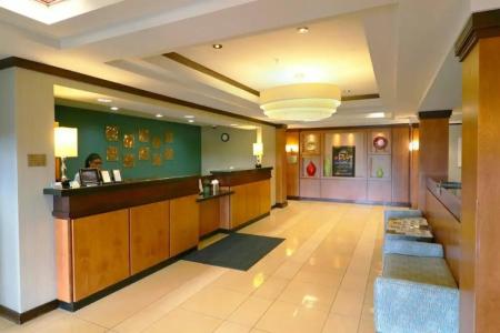 Fairfield Inn & Suites Airport - 10