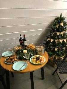 Треугольный стильный дом рядом с сыроварней - 50