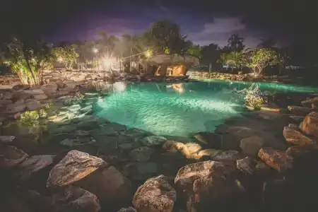 Ohana and Restaurant - 10