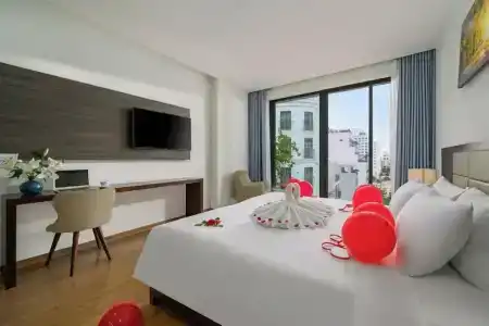 Aria Grand & - 42
