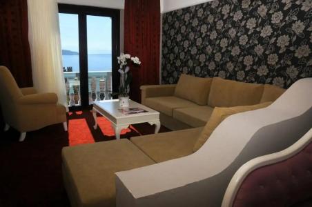 Paradise Island - 72