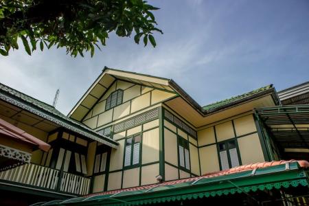 Samsen Sam Place - 10