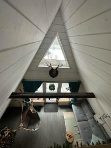 Треугольный стильный дом рядом с сыроварней - 98