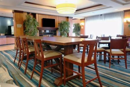Fairfield Inn & Suites Airport - 57