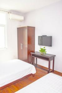 Gold House - 37