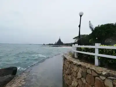 Golden Tulip Pattaya Beach Resort - 7