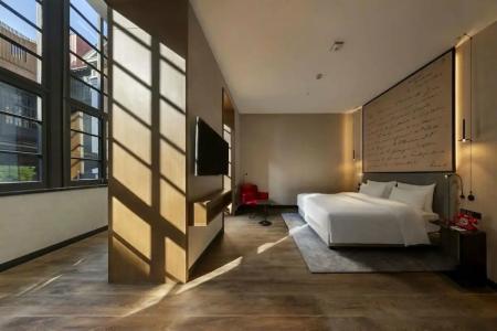 Radisson Red - 98