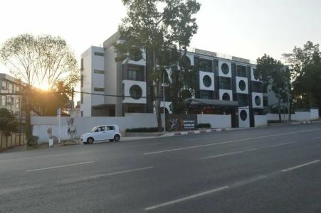 Airport Avenue - 11
