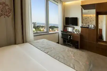 Ramada & Suites by Wyndham İstanbul Ataköy - 37