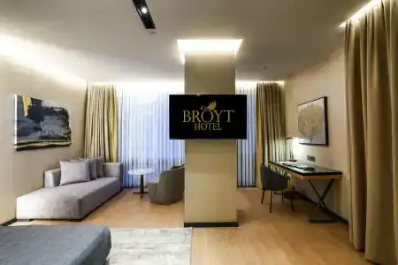 Broyt Suites - 37