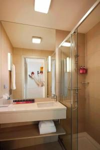 Moxy Frankfurt Airport - 10