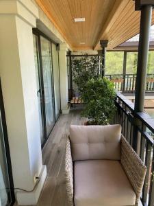 Seventeen Rooms - 33