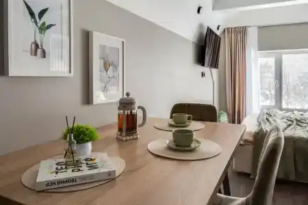Room Station - 8