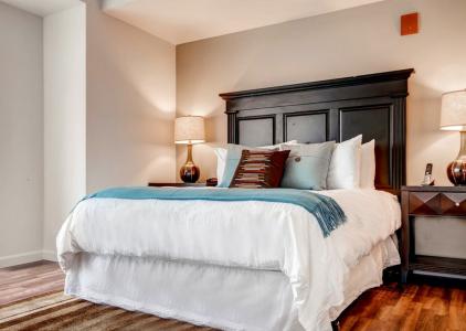 Global Luxury Suites Downtown - 13