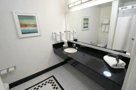 Fairfield Inn & Suites Airport - 21