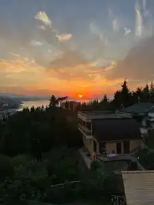 На ладони - 1