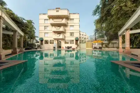 Howard Plaza The Fern, - 49