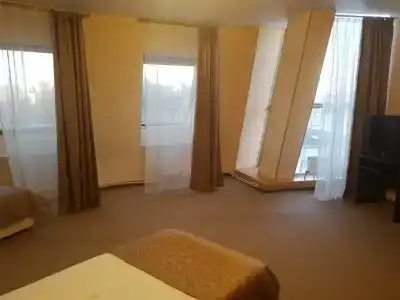 Кремлевский - 83