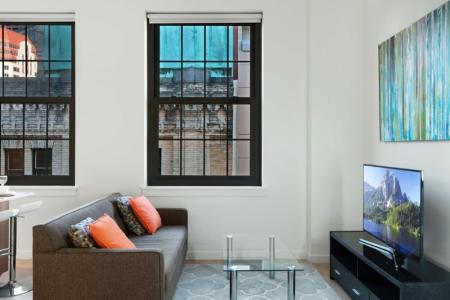 Global Luxury Suites Downtown - 31