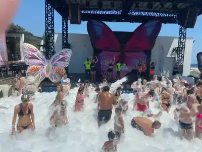 Sailor's Beach Club - 19