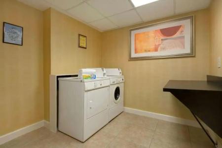 Hampton Inn & Suites Fort Lauderdale Airport - 68
