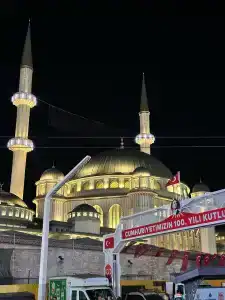 Radisson Blu Istanbul Ottomare - 39