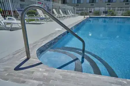 The Admiralty Inn & Suites - 17