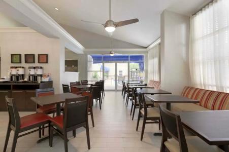Hampton Inn & Suites Fort Lauderdale Airport - 37