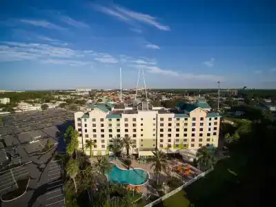 Comfort Suites Maingate East - 5