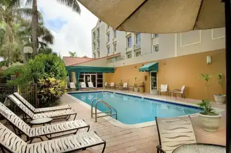 Hampton Inn & Suites Fort Lauderdale Airport - 3
