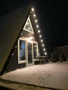 Треугольный стильный дом рядом с сыроварней - 87