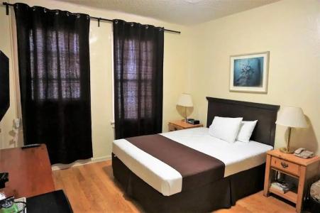 H by H Hospitality - 15