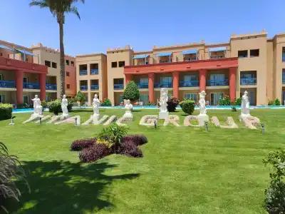 Titanic Palace - Families and Couples only - 21