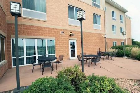 Fairfield Inn & Suites Airport - 7