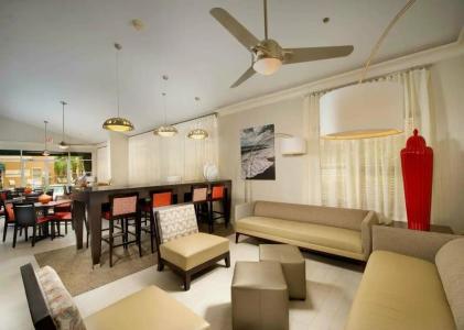 Hampton Inn & Suites Fort Lauderdale Airport - 38