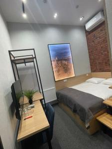 У Кремля - 79