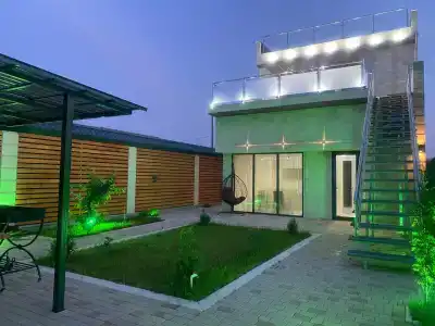 Коттедж с бассейном - 1