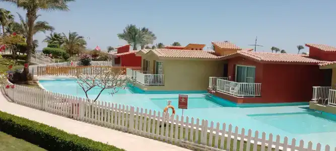 Titanic Palace - Families and Couples only - 3