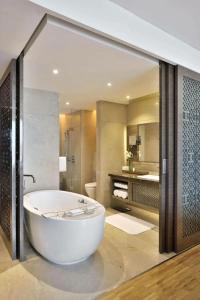 Jw Marriott Mumbai Sahar Airport - 76