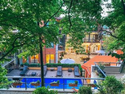 Seventeen Rooms - 44