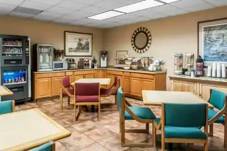 Rodeway Inn East - 39