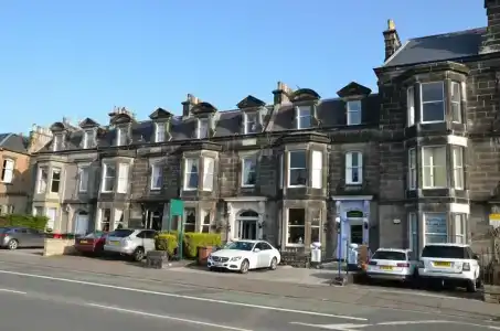 Edinburgh37 - 27